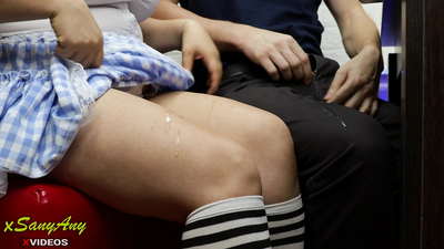 Fiatal iskolás lány kiverné az osztálytársát a házi feladatra-xsanyAny